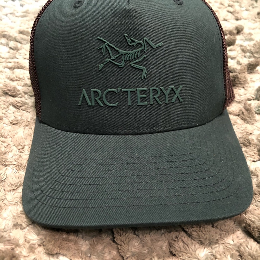 Arc’teryx trucker hat